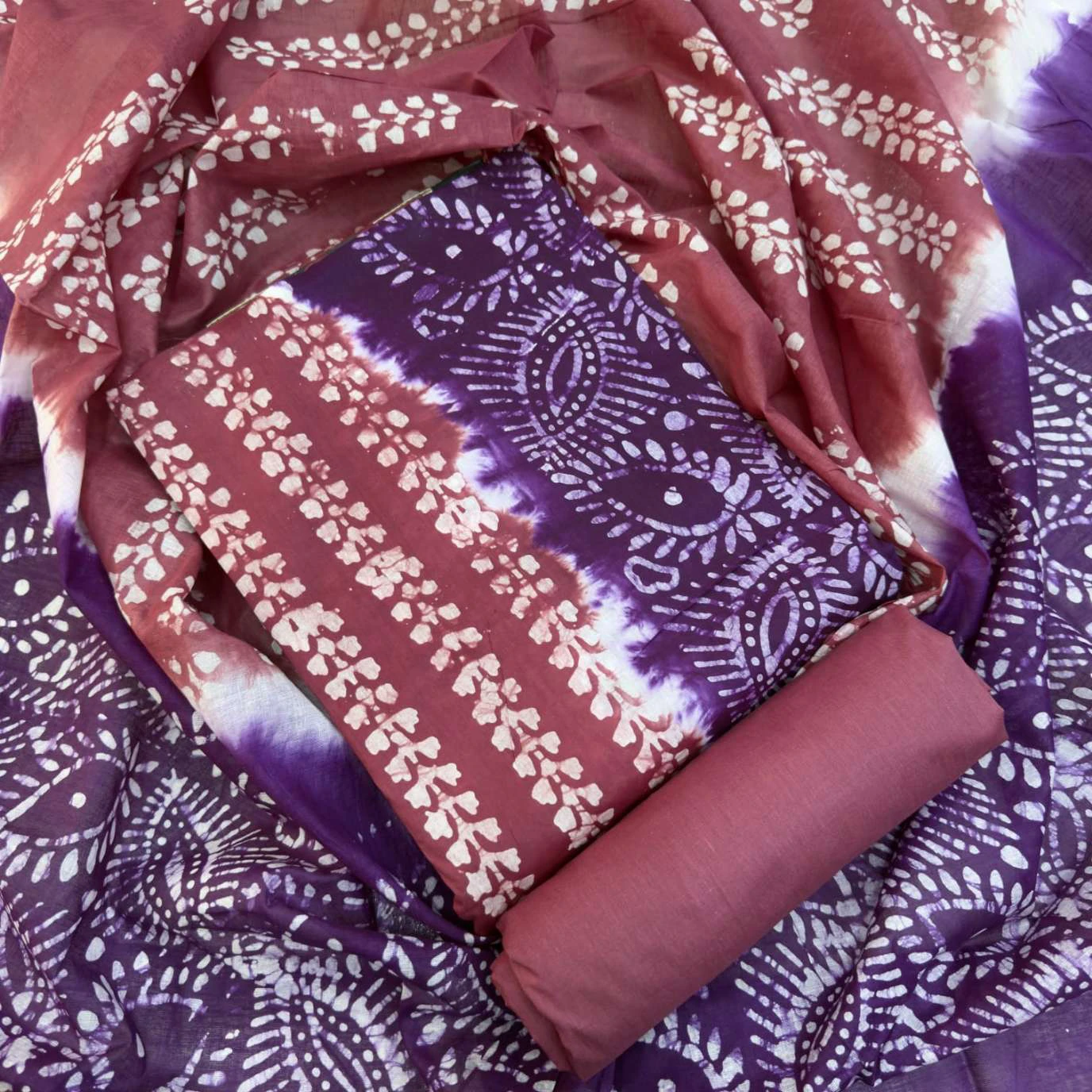 আনস্টিচ প্রিমিয়াম কটন বাটিক থ্রি-পিস জামা + ওড়না + প্যান্ট