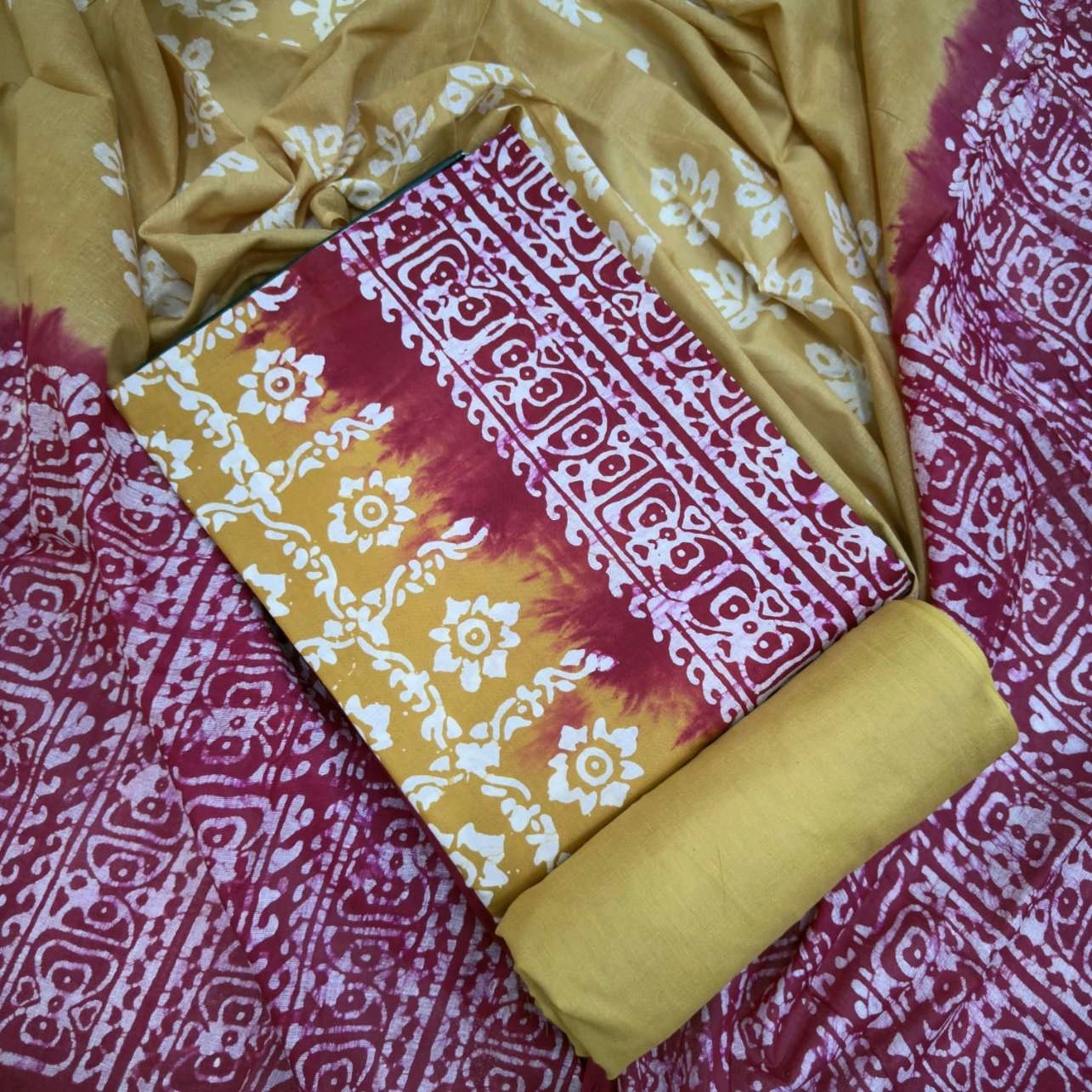 আনস্টিচ প্রিমিয়াম কটন বাটিক থ্রি-পিস জামা + ওড়না + প্যান্ট