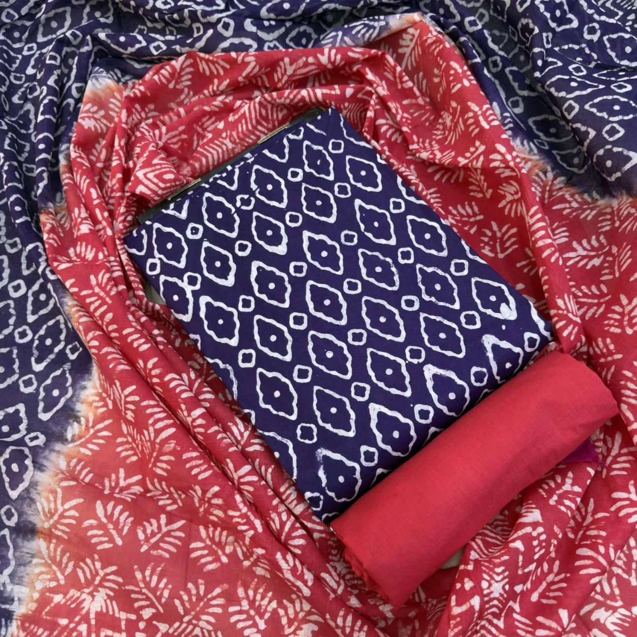 আনস্টিচ প্রিমিয়াম কটন বাটিক থ্রি-পিস জামা + ওড়না + প্যান্ট