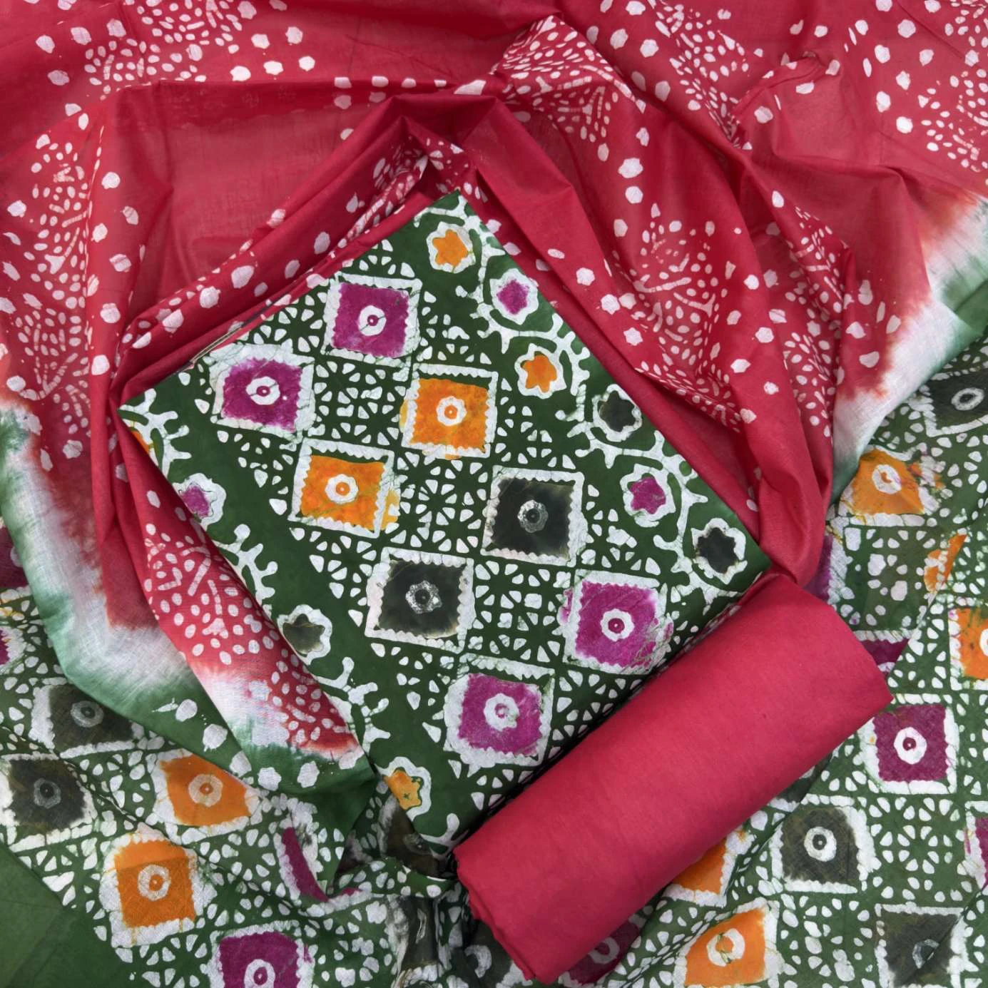 আনস্টিচ প্রিমিয়াম কটন বাটিক থ্রি-পিস জামা + ওড়না + প্যান্ট